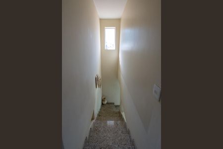 Casa à venda com 169m², 3 quartos e 2 vagas Casa à venda com 169m², 3 quartos e 2 vagasEscadas