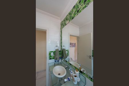 Casa à venda com 169m², 3 quartos e 2 vagas Casa à venda com 169m², 3 quartos e 2 vagasBanheiro Social