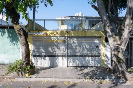 Casa à venda com 169m², 3 quartos e 2 vagas Casa à venda com 169m², 3 quartos e 2 vagasFachada