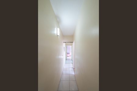 Casa à venda com 169m², 3 quartos e 2 vagas Casa à venda com 169m², 3 quartos e 2 vagasCorredor