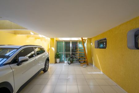 Casa à venda com 169m², 3 quartos e 2 vagas Casa à venda com 169m², 3 quartos e 2 vagasGaragem