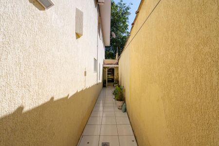 Casa à venda com 169m², 3 quartos e 2 vagas Casa à venda com 169m², 3 quartos e 2 vagasCorredor