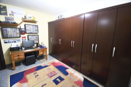 Casa à venda com 250m², 2 quartos e 3 vagasSuíte