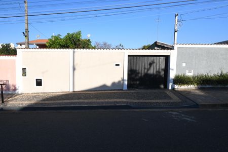 Casa à venda com 250m², 2 quartos e 3 vagasFachada