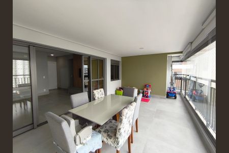 Apartamento à venda com 128m², 3 quartos e 2 vagasVaranda