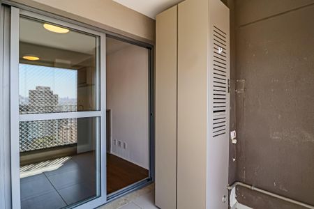 Apartamento à venda com 36m², 1 quarto e 1 vaga Apartamento à venda com 36m², 1 quarto e 1 vagaVaranda