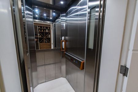 Casa à venda com 700m², 6 quartos e 7 vagasElevador