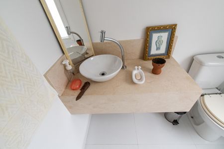 Casa à venda com 700m², 6 quartos e 7 vagasBanheiro do escritório