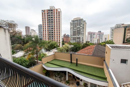 Casa à venda com 700m², 6 quartos e 7 vagasVaranda da suíte 4 e 5