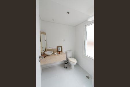 Casa à venda com 700m², 6 quartos e 7 vagasBanheiro do escritório