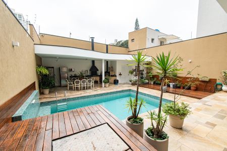 Casa à venda com 700m², 6 quartos e 7 vagasPiscina