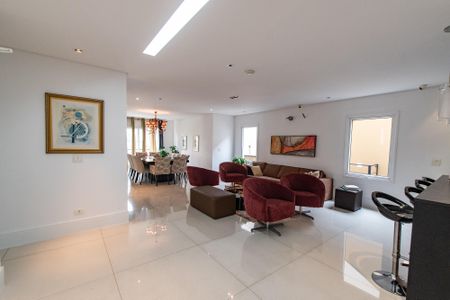 Casa à venda com 700m², 6 quartos e 7 vagasSala