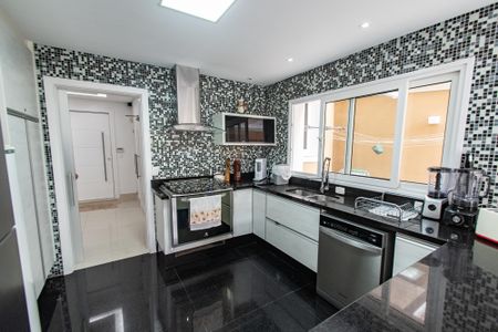 Casa à venda com 700m², 6 quartos e 7 vagasCozinha