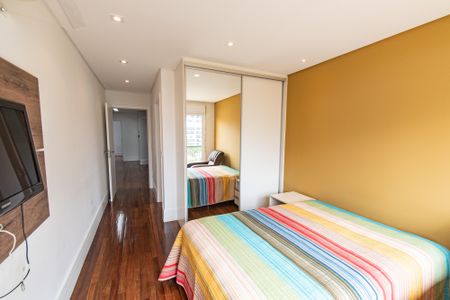 Casa à venda com 700m², 6 quartos e 7 vagasSuíte 4