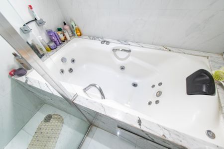 Casa à venda com 700m², 6 quartos e 7 vagasBanheiro da suíte 5