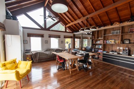 Casa à venda com 700m², 6 quartos e 7 vagasEscritório