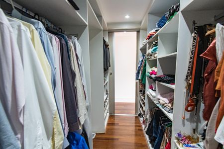 Casa à venda com 700m², 6 quartos e 7 vagasCloset da suíte 5