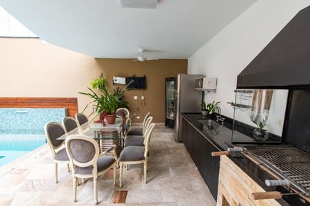 Casa à venda com 700m², 6 quartos e 7 vagasChurrasqueira