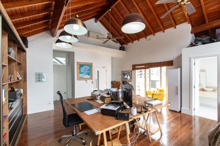 Casa à venda com 700m², 6 quartos e 7 vagasEscritório