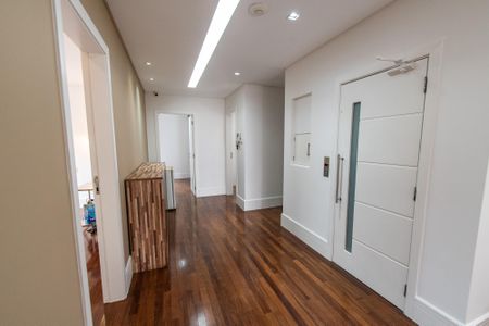 Casa à venda com 700m², 6 quartos e 7 vagasHall das suítes