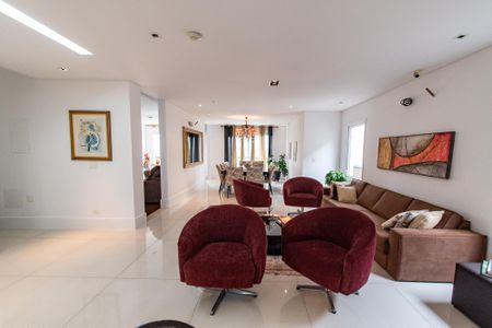 Casa à venda com 700m², 6 quartos e 7 vagasSala