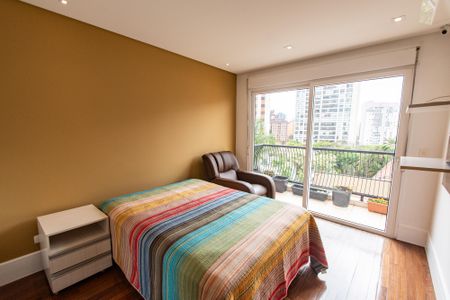 Casa à venda com 700m², 6 quartos e 7 vagasSuíte 4