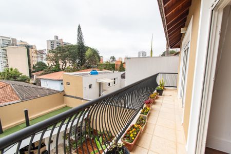 Casa à venda com 700m², 6 quartos e 7 vagasVaranda da suíte 4 e 5