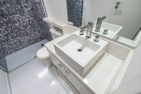 Casa à venda com 700m², 6 quartos e 7 vagasBanheiro da suíte 1