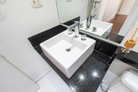 Casa à venda com 700m², 6 quartos e 7 vagasBanheiro da suíte 2