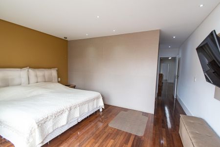 Casa à venda com 700m², 6 quartos e 7 vagasSuíte 5