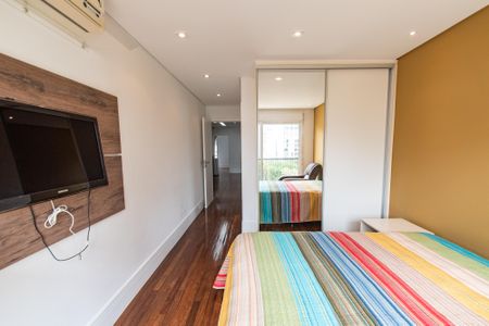 Casa à venda com 700m², 6 quartos e 7 vagasSuíte 4