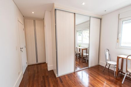 Casa à venda com 700m², 6 quartos e 7 vagasSuíte 4