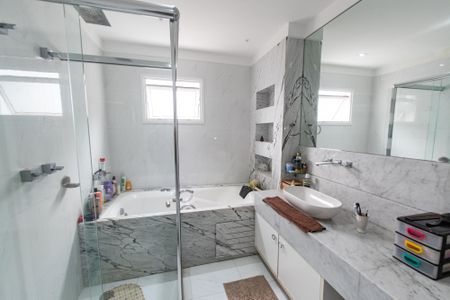 Casa à venda com 700m², 6 quartos e 7 vagasBanheiro da suíte 5