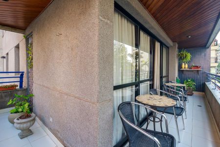 Apartamento à venda com 133m², 3 quartos e 2 vagasVaranda Sala