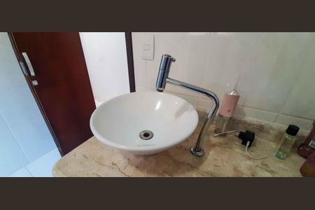 Casa à venda com 260m², 5 quartos e 2 vagas Casa à venda com 260m², 5 quartos e 2 vagasBanheiro 1