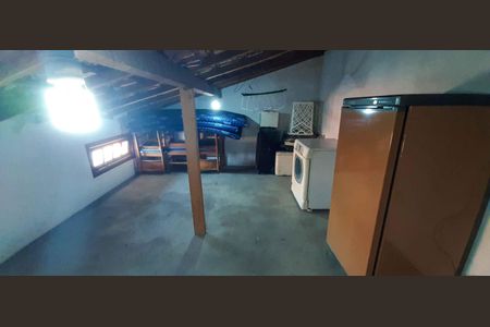 Casa à venda com 260m², 5 quartos e 2 vagas Casa à venda com 260m², 5 quartos e 2 vagasSótão