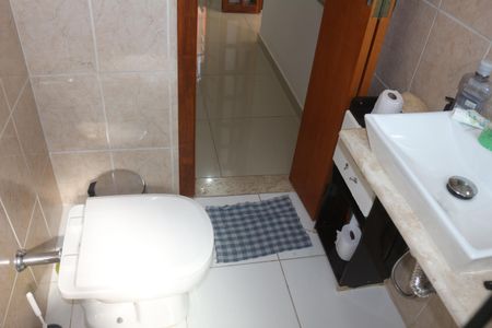 Casa à venda com 158m², 2 quartos e 2 vagasBanheiro da Suíte 1