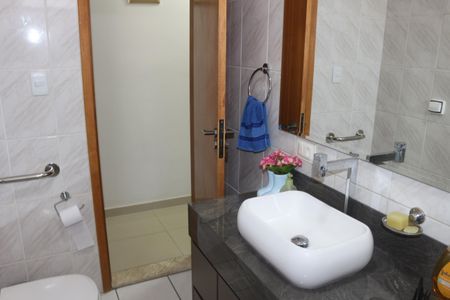 Casa à venda com 158m², 2 quartos e 2 vagasBanheiro 