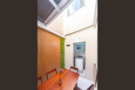 Apartamento à venda com 44m², 2 quartos e 1 vaga Apartamento à venda com 44m², 2 quartos e 1 vagaVaranda