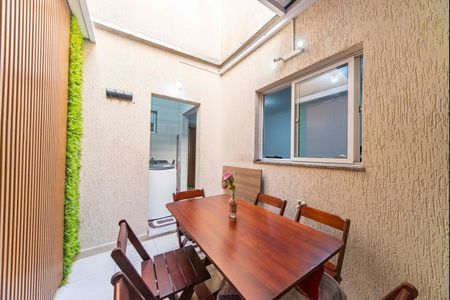 Apartamento à venda com 44m², 2 quartos e 1 vaga Apartamento à venda com 44m², 2 quartos e 1 vagaVaranda