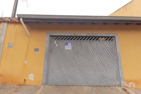 Casa à venda com 115m², 3 quartos e 2 vagas Casa à venda com 115m², 3 quartos e 2 vagasFachada