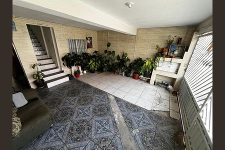 Casa à venda com 220m², 5 quartos e 2 vagasFoto 01