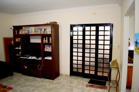Casa para alugar com 183m², 3 quartos e 2 vagasSala