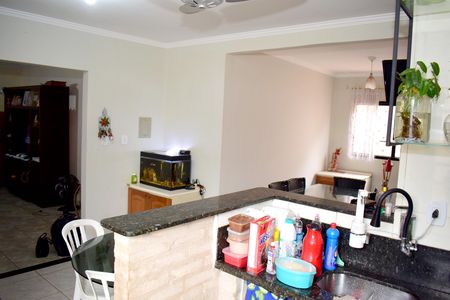 Casa para alugar com 183m², 3 quartos e 2 vagasCozinha