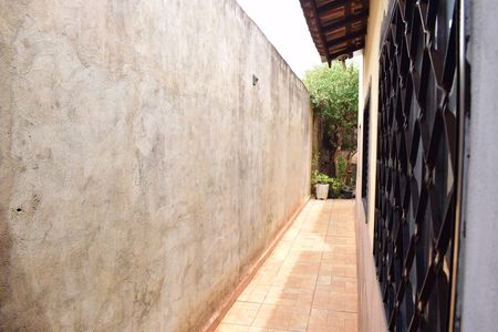 Casa para alugar com 183m², 3 quartos e 2 vagasCorredor externo