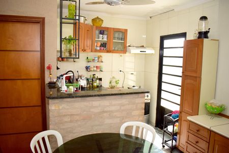 Casa para alugar com 183m², 3 quartos e 2 vagasCozinha
