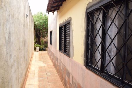 Casa para alugar com 183m², 3 quartos e 2 vagasCorredor externo