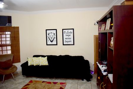 Casa para alugar com 183m², 3 quartos e 2 vagasSala