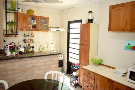 Casa para alugar com 183m², 3 quartos e 2 vagasCozinha