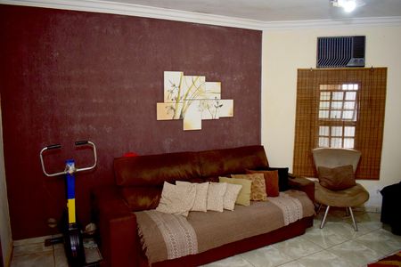 Casa para alugar com 183m², 3 quartos e 2 vagasSala